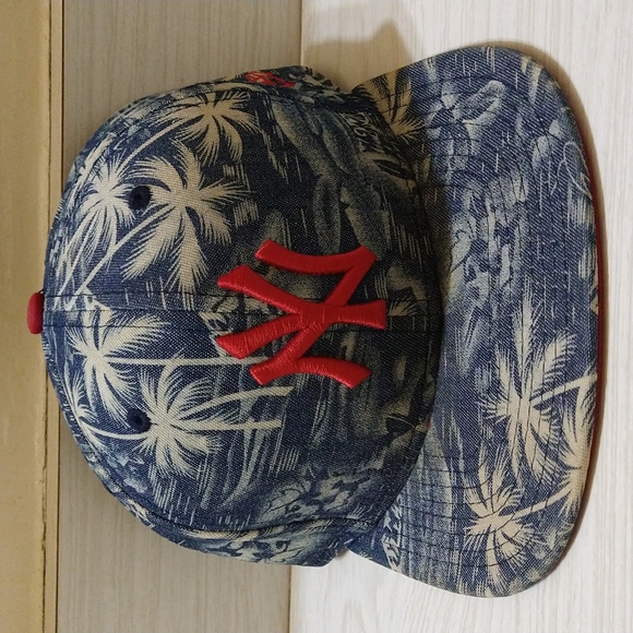New Era Other - RARE New York Yankees Palm Tree/Tropical Limited Edition Snapback OSFM